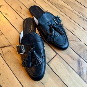 Tod’s black leather tassel buckle loafer mules!
